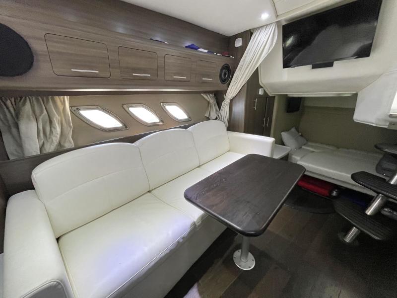 37' 2020 Rinker 370 EX