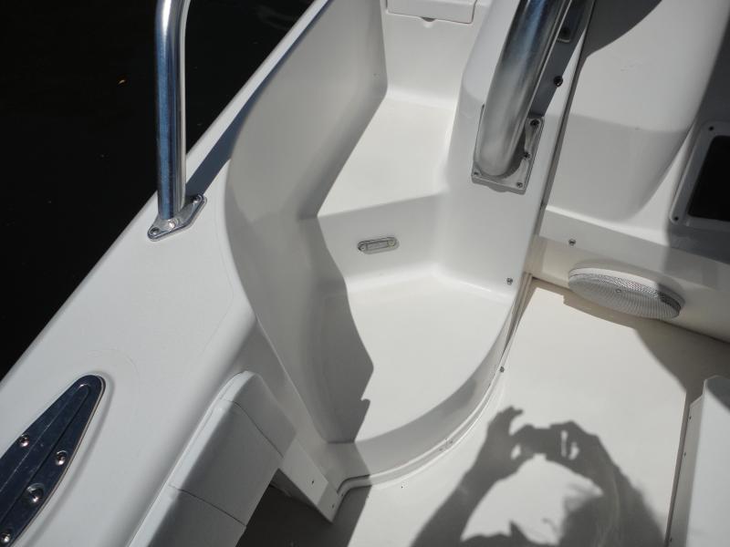 2003 Intrepid 377 Walkaround