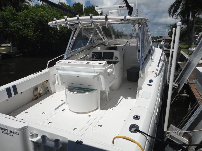 2003 Intrepid 377 Walkaround