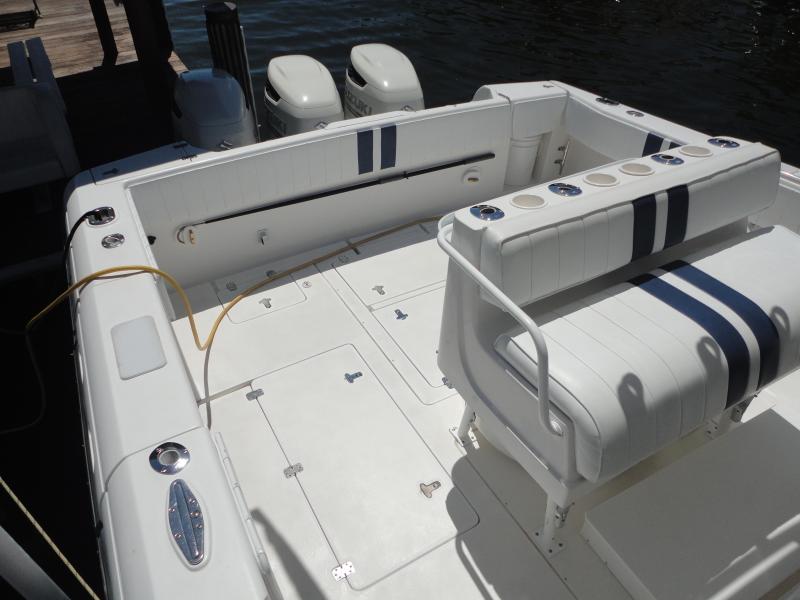 2003 Intrepid 377 Walkaround