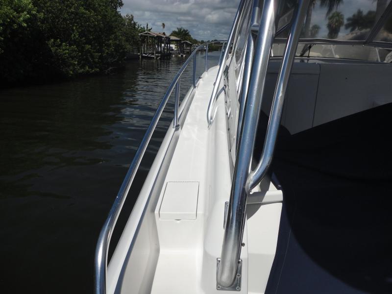 2003 Intrepid 377 Walkaround
