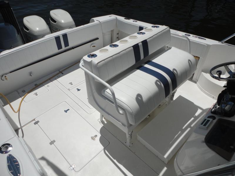 2003 Intrepid 377 Walkaround