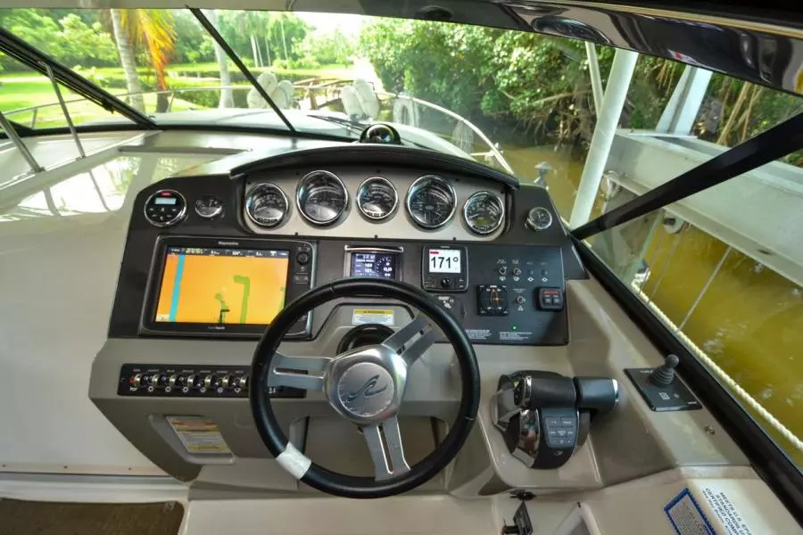 2014 Sea Ray 370 Venture