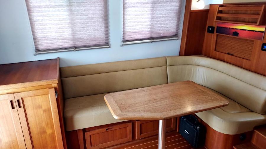 1203 Rover Settee