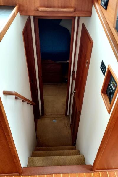1230 Rover Foyer To Fwd Cabins