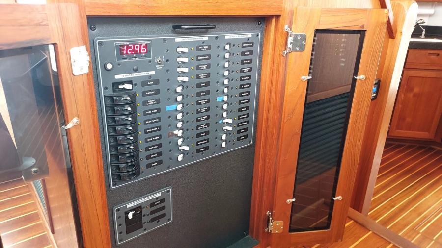 1226 Rover 12V Distribution Panel Under Helmseat