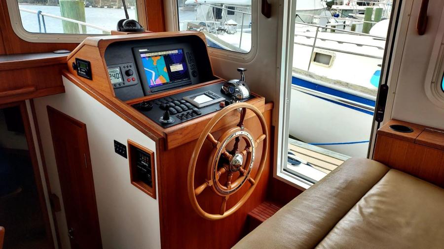 1224 Rover Helm