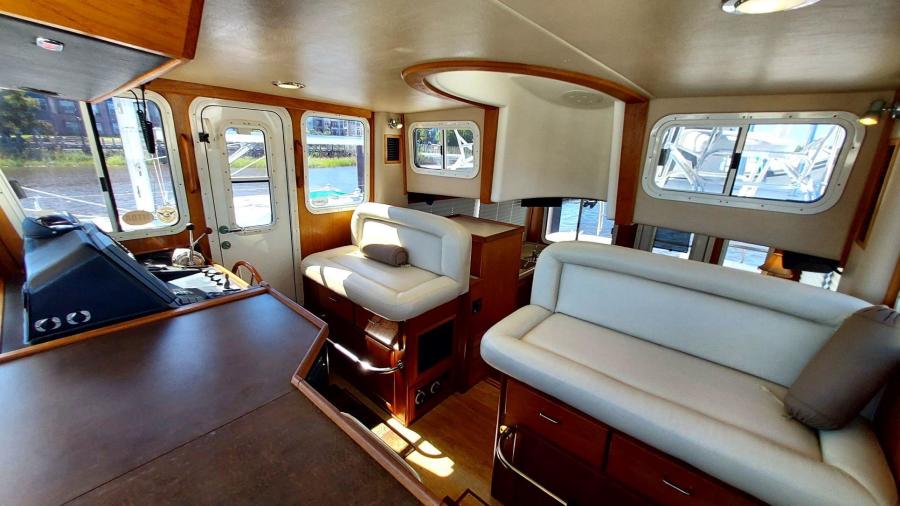 2003 American Tug 34 Pilothouse