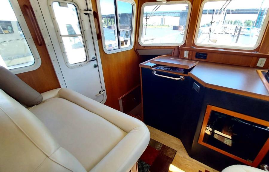 2003 American Tug 34 Pilothouse