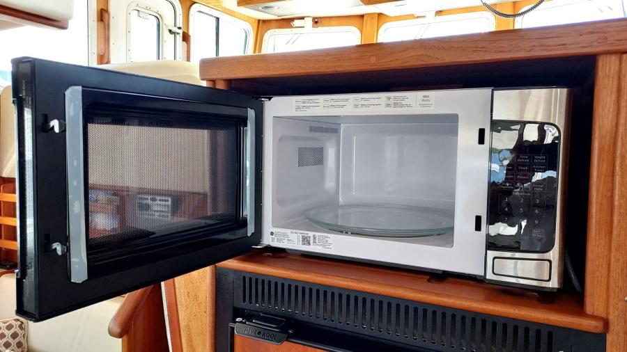 2003 American Tug 34 Pilothouse