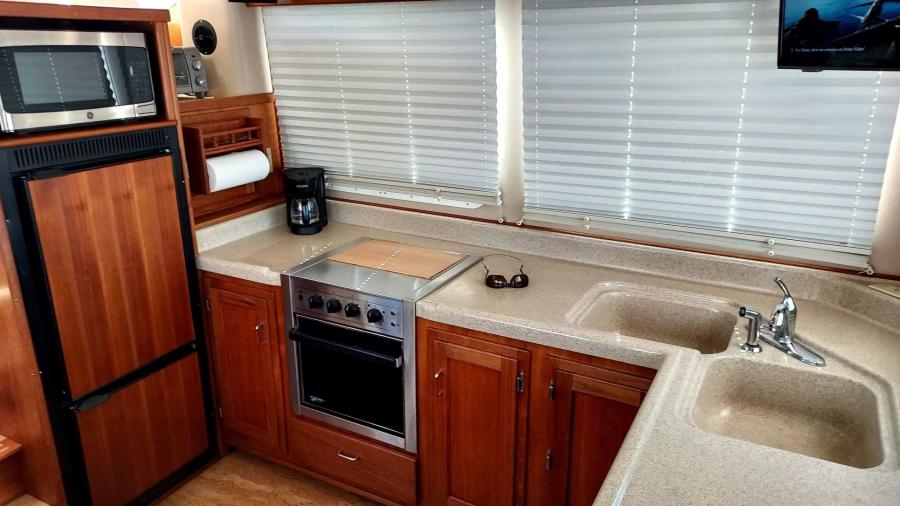 2003 American Tug 34 Pilothouse