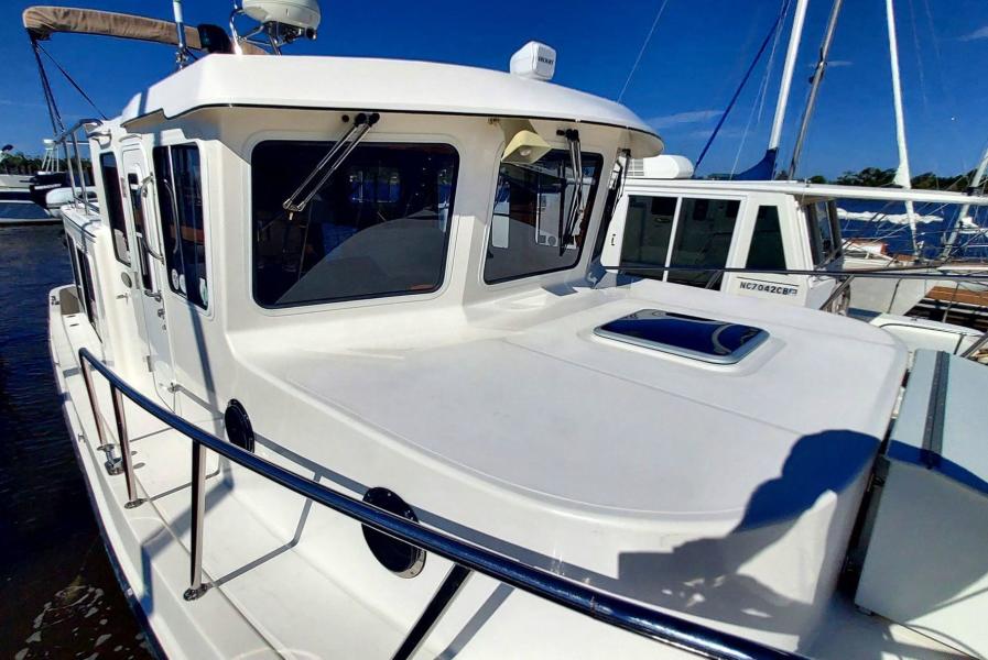 2003 American Tug 34 Pilothouse