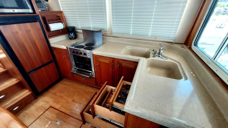 2003 American Tug 34 Pilothouse