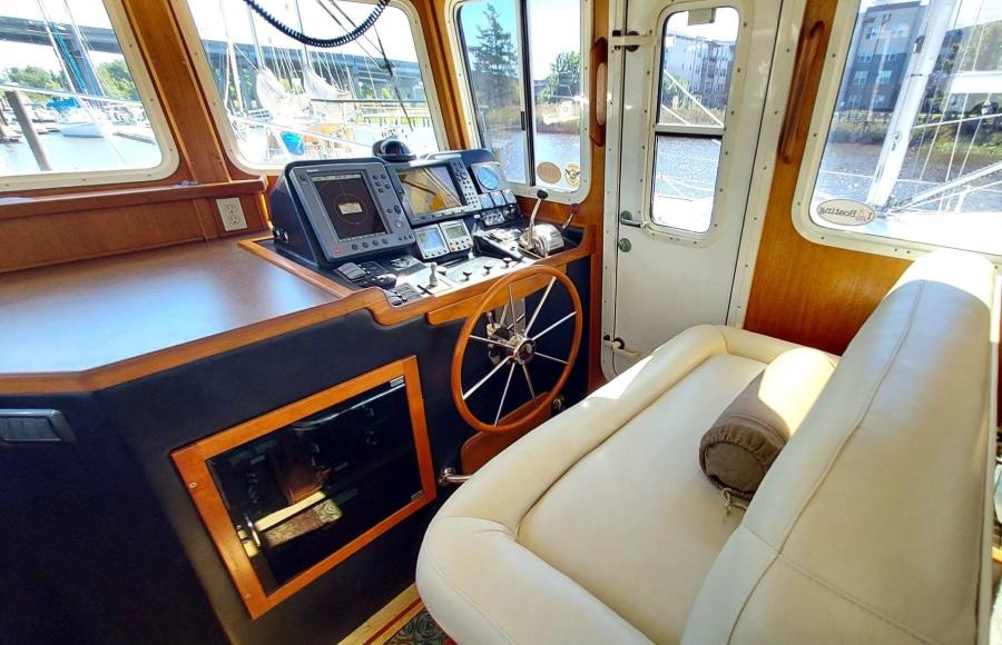2003 American Tug 34 Pilothouse
