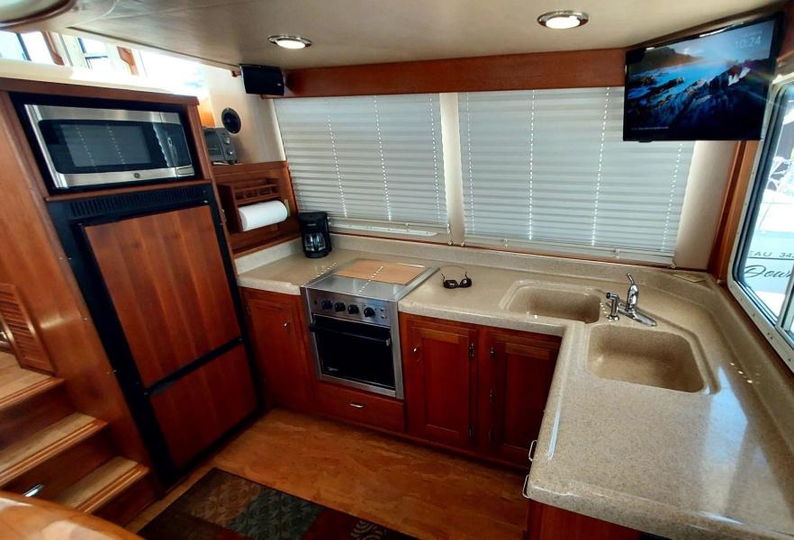 2003 American Tug 34 Pilothouse