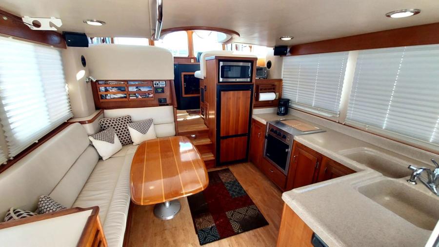 2003 American Tug 34 Pilothouse