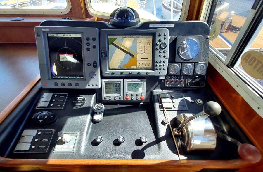 2003 American Tug 34 Pilothouse