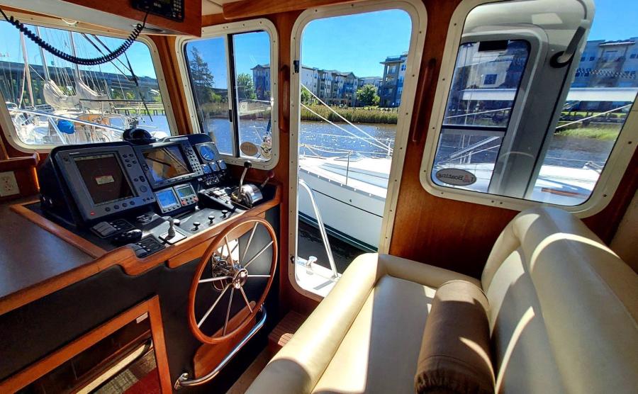 2003 American Tug 34 Pilothouse