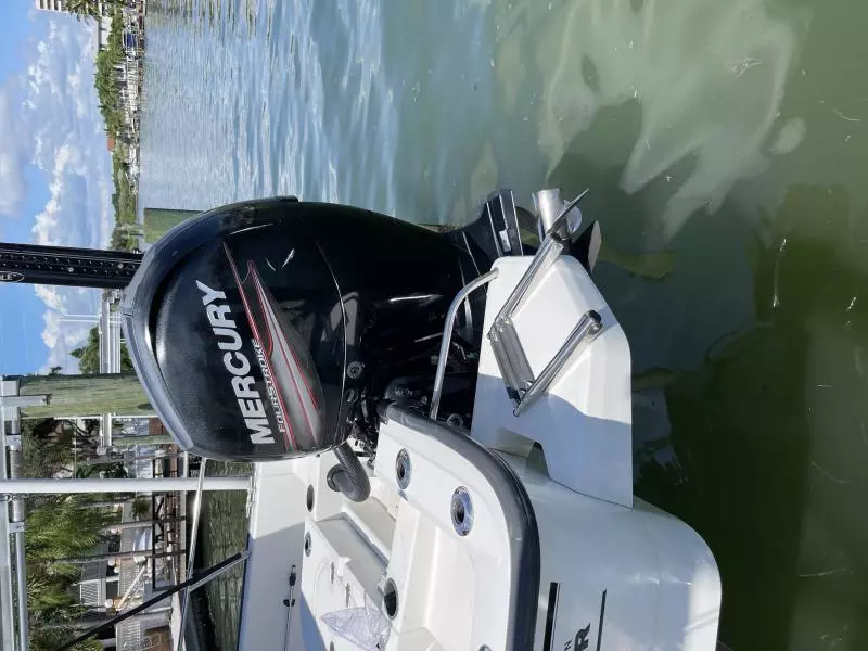 2014 Boston Whaler 190 Montauk