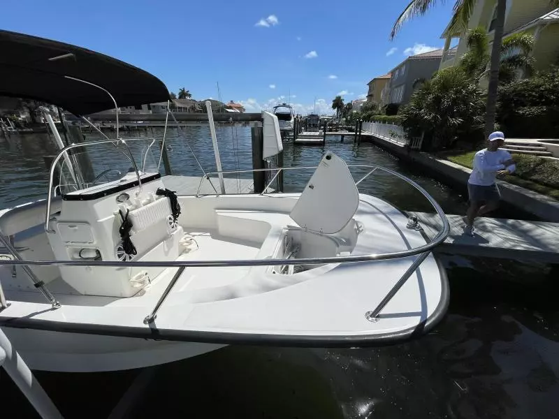 2014 Boston Whaler 190 Montauk
