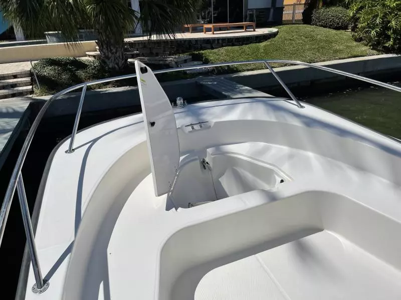 2014 Boston Whaler 190 Montauk