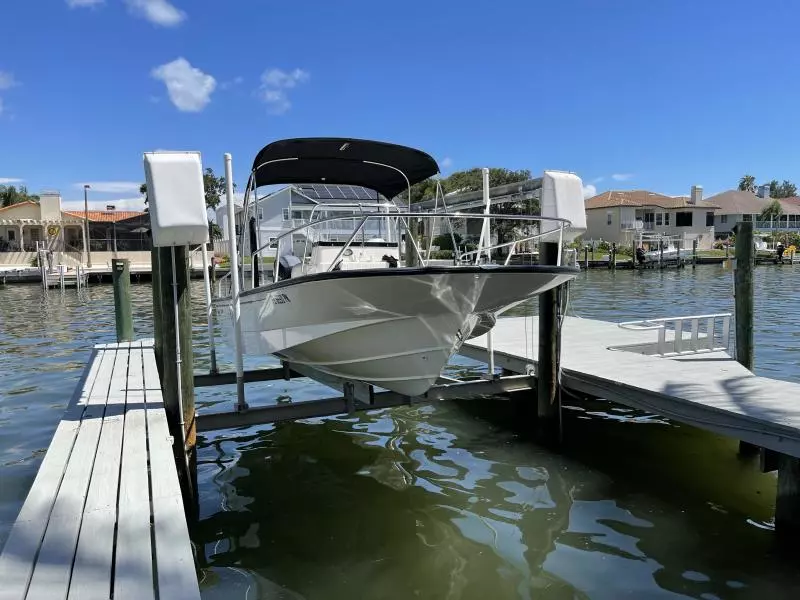 2014 Boston Whaler 190 Montauk