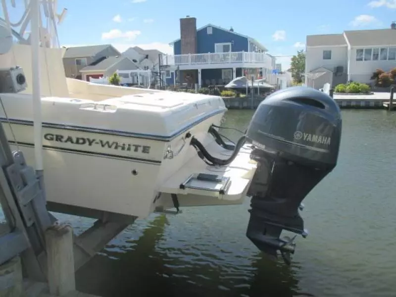2017 Grady-White 232 Gulfstream
