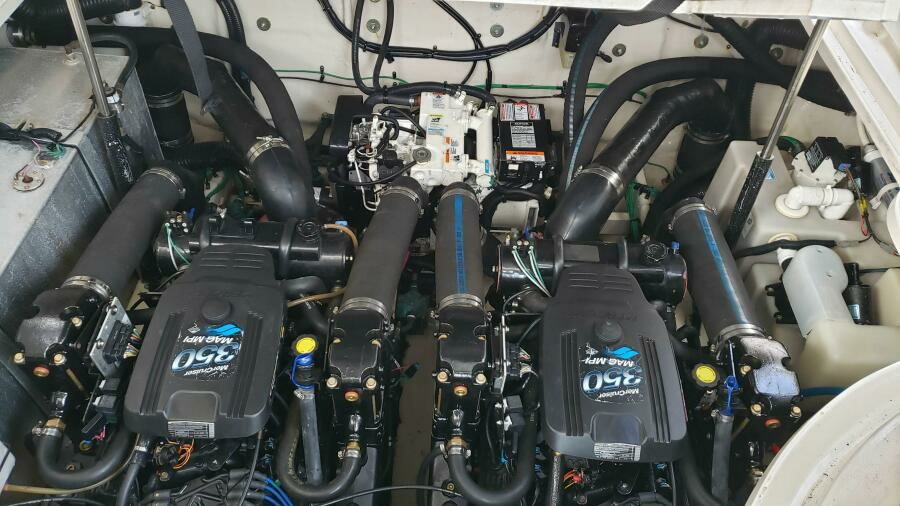 2005 Sea Ray 320 Sundancer