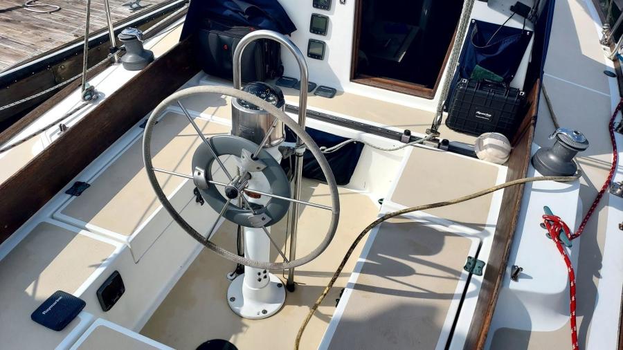 1982 Cape Dory 33