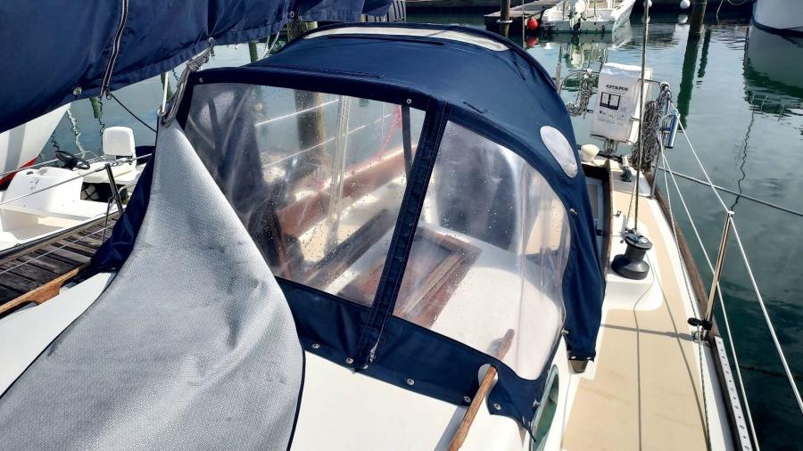 1982 Cape Dory 33