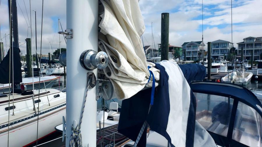 1982 Cape Dory 33
