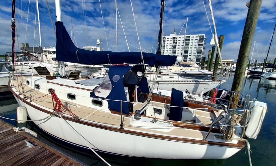 1982 Cape Dory 33