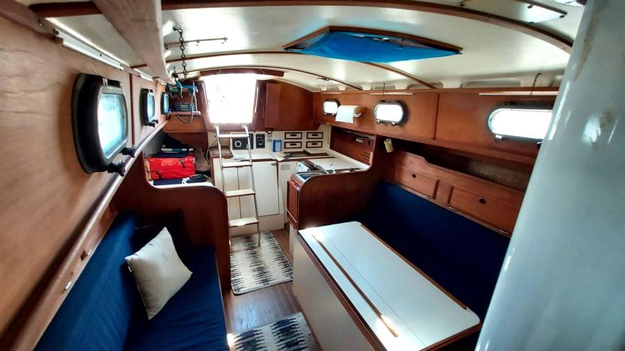 1982 Cape Dory 33