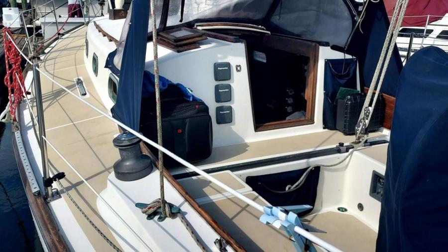 1982 Cape Dory 33