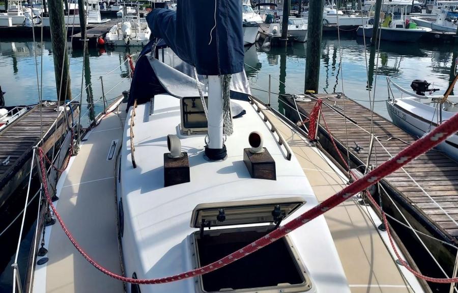 1982 Cape Dory 33