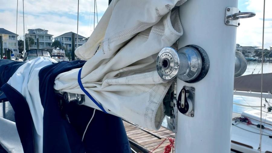 1982 Cape Dory 33