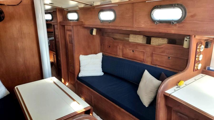 1982 Cape Dory 33