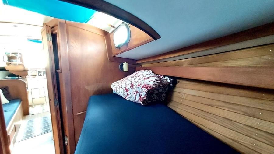 1982 Cape Dory 33