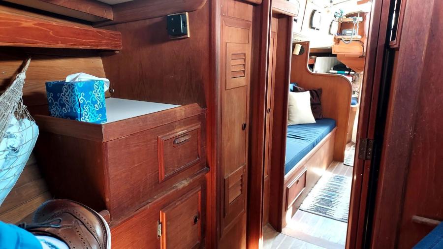 1982 Cape Dory 33