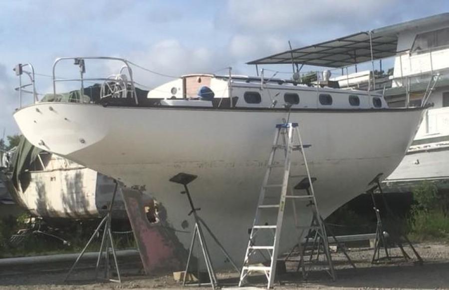 1982 Cape Dory 33