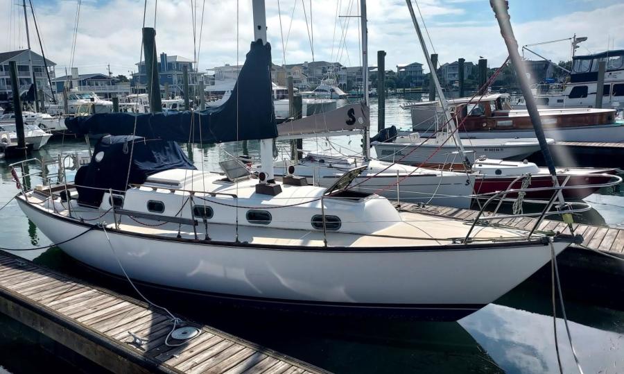 1982 Cape Dory 33