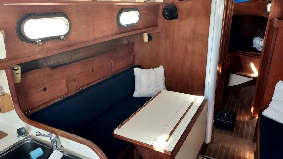1982 Cape Dory 33