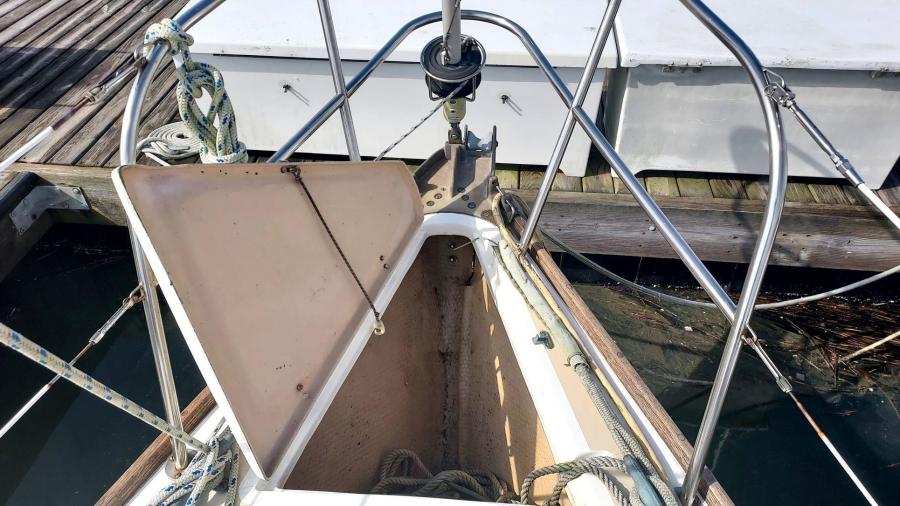 1982 Cape Dory 33