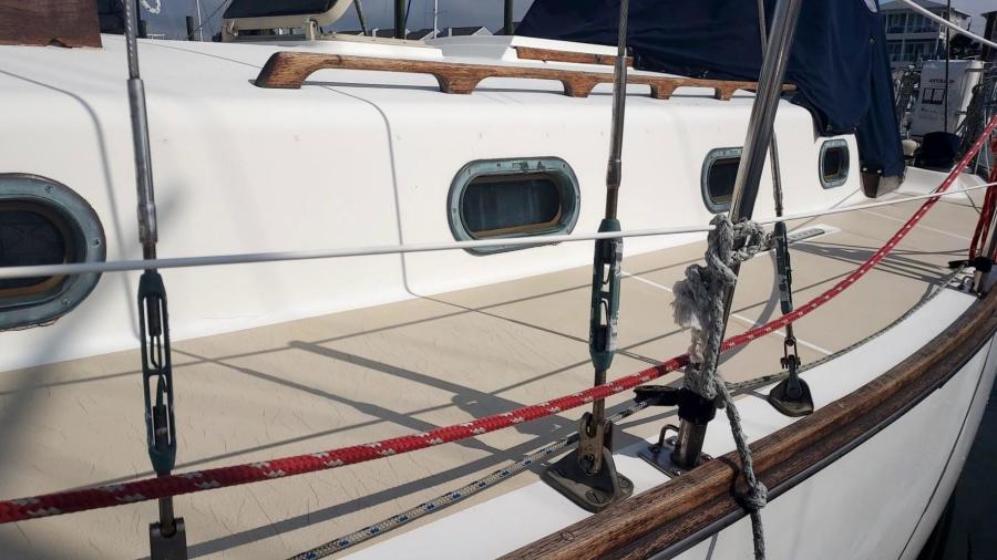 1982 Cape Dory 33