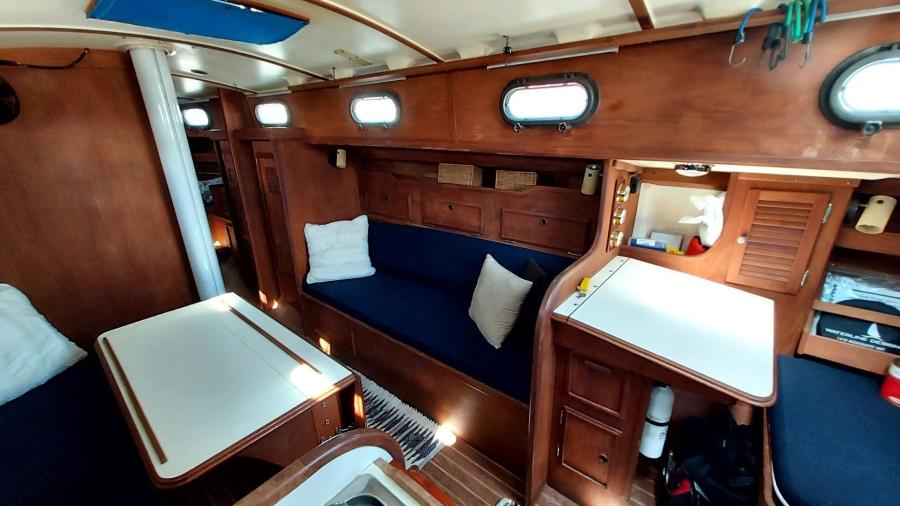 1982 Cape Dory 33