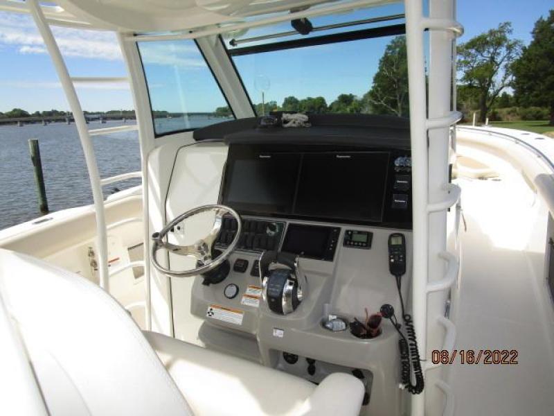 37' Boston Whaler helm2