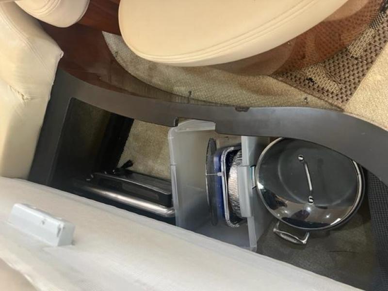 35 Archimedes II 2004 Sea Ray 390 MY Salon 7