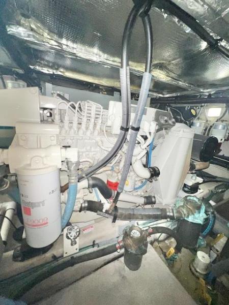 79 Archimedes II 2004 Sea Ray 390 MY Engine Room 6