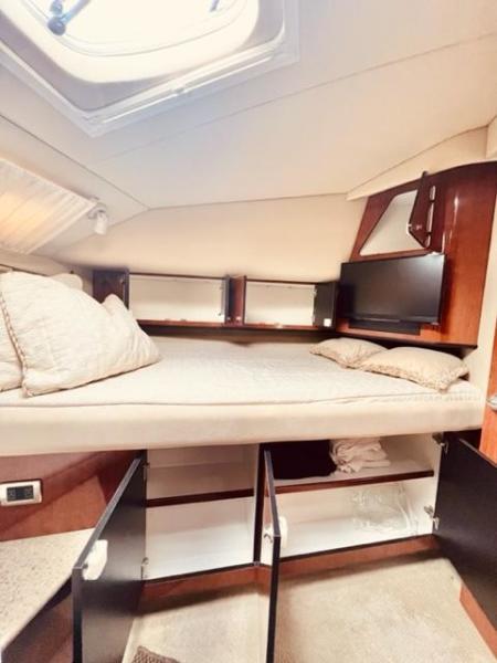 58 Archimedes II 2004 Sea Ray 390 MY FWD Cabin 12