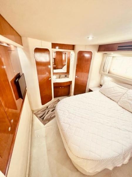 61 Archimedes II 2004 Sea Ray 390 MY Aft Cabin 4